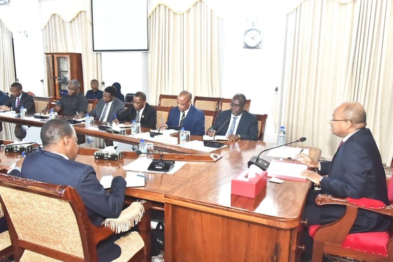 Dk. Hussein Ali Mwinyi amesema Zanzibar bado ina mahitaji makubwa ya uwekezaji kwenye sekta ya Uchumi wa Buluu kupitia Utalii, Uvuvi na ufugaji wa vifaranga vya Samaki, Bandari, Mafuta na Gesi -Copy